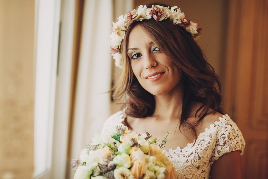 Pedro Talens fotógrafo de bodas. Peinados de novia con flores.